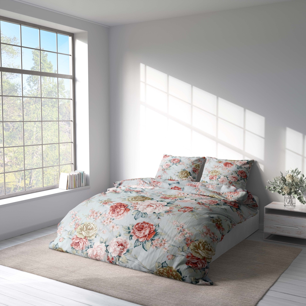 Gultas veļas komplekts „Peony“. Gultas veļas komplekti 140x200, 140x200 cm, 200x200 cm, 200x220 cm. Eleganta peoniju gultasveļa uz zilgana fona rozā un smilšu toņos.