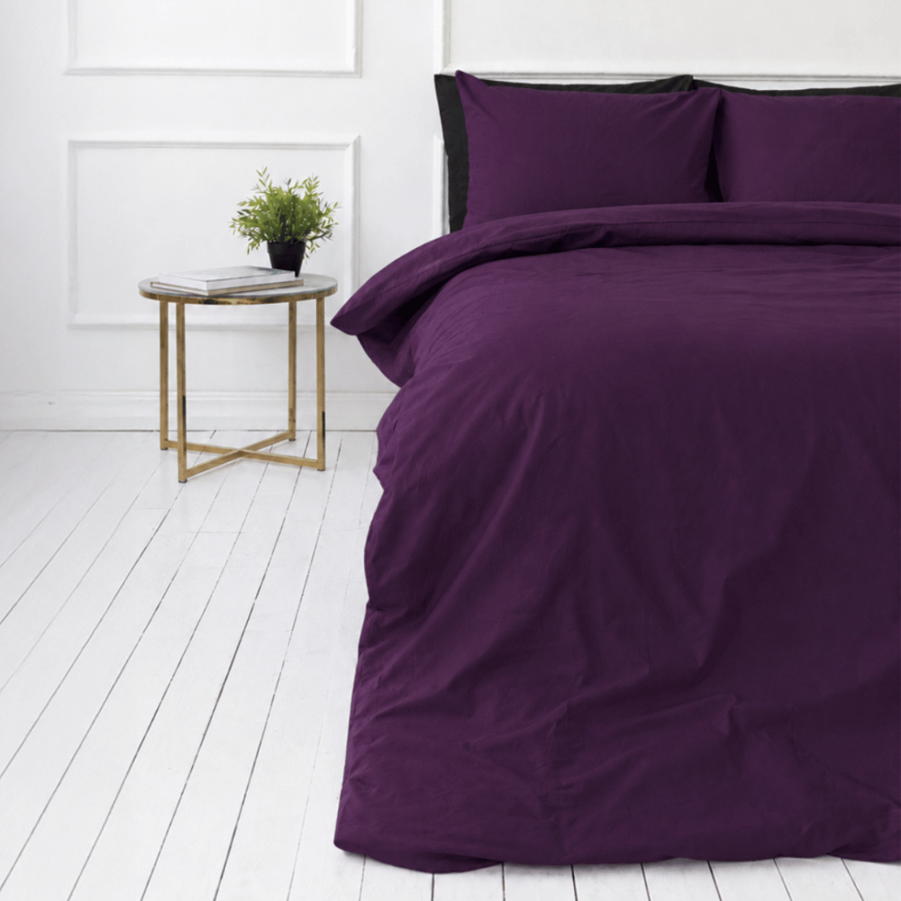 Gultas veļas komplekts „Plum“. Violeta gultasveļa, 140x200 cm, 150x200 cm, 160x200 cm, 180x200 cm, 200x200 cm, 200x220 cm, 220x240 cm. Vienkrāsains gultas veļas komplekts dziļi violetā tonī bez rakstiem. Gultas veļas komplekts „Plum“. Violeta gultasveļa, 140x200 cm, 150x200 cm, 160x200 cm, 180x200 cm, 200x200 cm, 200x220 cm, 220x240 cm. Vienkrāsains gultas veļas komplekts dziļi violetā tonī bez rakstiem.