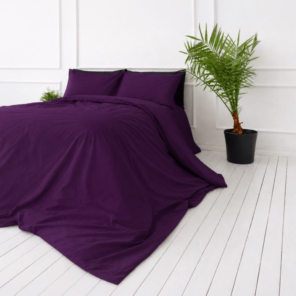 Gultas veļas komplekts „Plum“. Violeta gultasveļa, 140x200 cm, 150x200 cm, 160x200 cm, 180x200 cm, 200x200 cm, 200x220 cm, 220x240 cm. Tumši violets gultas veļas komplekts ar minimālistisku vienkrāsainu dizainu. Gultas veļas komplekts „Plum“. Violeta gultasveļa, 140x200 cm, 150x200 cm, 160x200 cm, 180x200 cm, 200x200 cm, 200x220 cm, 220x240 cm. Tumši violets gultas veļas komplekts ar minimālistisku vienkrāsainu dizainu.