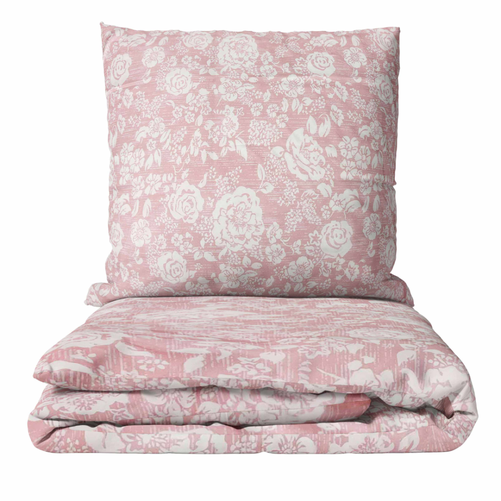 Gultas veļas komplekts „Provance Coral“. Gultas veļas komplekti 140x200, 140x200 cm, 200x200 cm, 200x220 cm. Gultasveļas komplekts maigi rozā krāsā ar elegantu baltu rožu dizainu, kas jūsu guļamistabai piešķirs romantisku noskaņu.