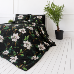 Gultas veļas komplekts „Soft Magnolia“. Zaļa gultasveļa, 140x200 cm, 150x200 cm, 160x200 cm, 180x200 cm, 200x200 cm, 200x220 cm, 220x240 cm. Mūsdienīgs un stilīgs gultas komplekts ar baltajiem magnoliju ziediem. Gultas veļas komplekts „Soft Magnolia“. Zaļa gultasveļa, 140x200 cm, 150x200 cm, 160x200 cm, 180x200 cm, 200x200 cm, 200x220 cm, 220x240 cm. Mūsdienīgs un stilīgs gultas komplekts ar baltajiem magnoliju ziediem.