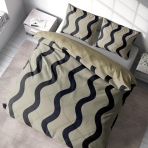 Gultas veļas komplekts "String". Gultas veļas komplekti 140x200, 140x200 cm, 150x200 cm, 160x200 cm, 180x200 cm, 200x200 cm, 200x220 cm. Izveidojiet stilīgu mājokli ar šo gaiši dzeltenīgi bēšas krāsas gultasveļas komplektu, ko izceļ glītas melnas izliektas līnijas, kas piešķir mūsdienīgumu.