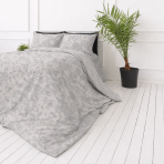 Gultas veļas komplekts „Trel“. Rakstaina gultas veļa, 140x200 cm, 200x200 cm, 200x220 cm. Elegants pelēks gultasveļas komplekts ar smalkiem pelēkiem meža ziedu motīviem, kas lieliski piemērots mierīgam guļamistabas izskatam. Gultas veļas komplekts „Trel“. Rakstaina gultas veļa, 140x200 cm, 200x200 cm, 200x220 cm. Elegants pelēks gultasveļas komplekts ar smalkiem pelēkiem meža ziedu motīviem, kas lieliski piemērots mierīgam guļamistabas izskatam.