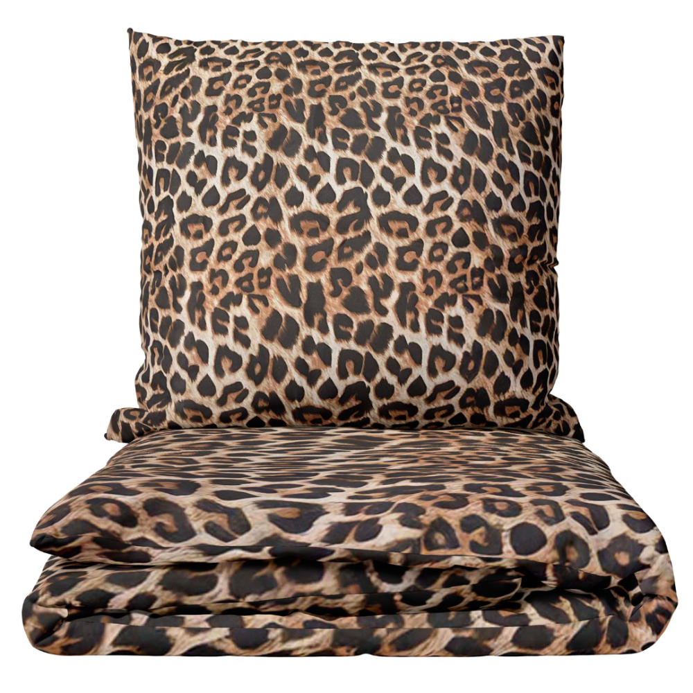 Gultas veļas komplekts „Wild Style“. Gultas veļas komplekti 140x200, 140x200 cm, 160x200 cm, 200x200 cm, 200x220 cm, 220x240 cm. Leopardu raksta gultas komplekts, kas piešķir guļamistabai drosmi un eleganci.