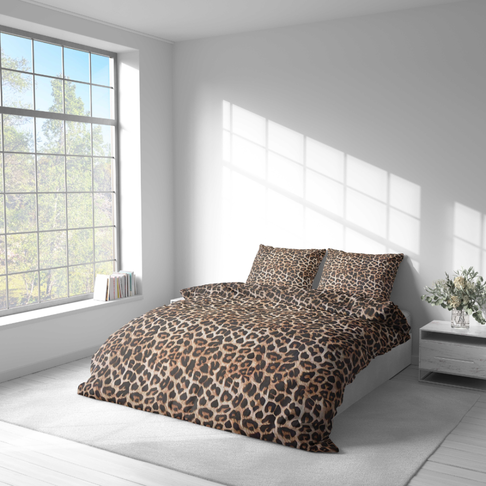 Gultas veļas komplekts „Wild Style“. Gultas veļas komplekti 140x200, 140x200 cm, 160x200 cm, 200x200 cm, 200x220 cm, 220x240 cm. Dinamisks un stilīgs leopardu raksts, kas lieliski sader ar dažādiem interjera stiliem.