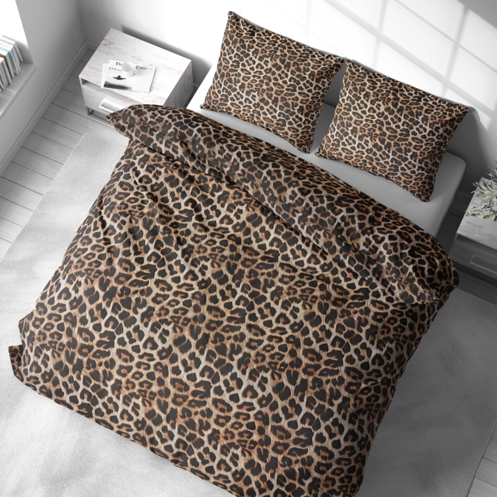 Gultas veļas komplekts „Wild Style“. Gultas veļas komplekti 140x200, 140x200 cm, 160x200 cm, 200x200 cm, 200x220 cm, 220x240 cm. Unikāls un dzīvotspējīgs leopardu raksts, piešķirot telpai greznības un eksotikas sajūtu.