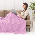 Pleds „Marshmallow Lily fleece blanket“. Pledi, 200x220 cm. Mīksts svītrains pleds rozīgi violetā krāsā, piemērots mājīgam atpūtai
