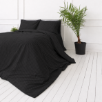 Premium satīna gultas veļas komplekts „Black Stripe Sateen“. Mako satīna gultas veļa, 140x200 cm, 200x200 cm. Elegants svītrains dizains intensīvi melnā.