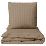 Premium satīns „Brandy Stripe Sateen“. Gultas veļas komplekti 150x200, 140x200 cm, 150x200 cm, 160x200 cm, 180x200 cm, 200x200 cm, 200x220 cm, 220x240 cm. Brūns gultas veļas komplekts ar smalku šauru svītru rakstu