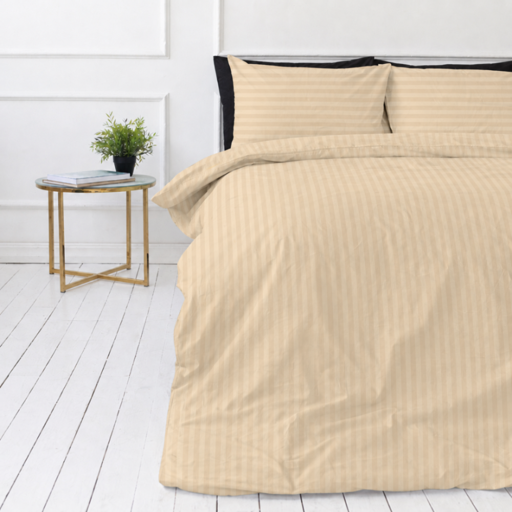 Premium satīns „Champagne Stripe Sateen“. Gultas veļas komplekti 150x200, 140x200 cm, 150x200 cm, 160x200 cm, 180x200 cm, 200x200 cm, 200x220 cm, 220x240 cm. Gaiši smilškrāsas gultas veļa ar elegantām tonālām svītrām