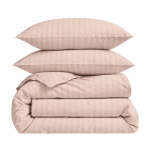 Premium satīns „Classic Coffee Stripe Sateen“. Mako satīna gultas veļa, 140x200 cm, 150x200 cm, 160x200 cm, 180x200 cm, 200x200 cm, 200x220 cm, 220x240 cm. Gaiši bēšs gultas veļas komplekts ar sārtu nokrāsu un smalkām svītrām.