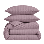 Premium satīns „Grape Stripe Sateen“. Mako satīna gultas veļa, 140x200 cm, 150x200 cm, 160x200 cm, 180x200 cm, 200x200 cm, 200x220 cm, 220x240 cm. Gultas veļas komplekts pieklusinātā sārti violetā tonī ar smalkām svītrām. Premium satīns „Grape Stripe Sateen“. Mako satīna gultas veļa, 140x200 cm, 150x200 cm, 160x200 cm, 180x200 cm, 200x200 cm, 200x220 cm, 220x240 cm. Gultas veļas komplekts pieklusinātā sārti violetā tonī ar smalkām svītrām.
