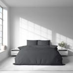Premium satīna gultas veļas komplekts „Graphite Stripe Satin“. Satīna gultas veļa, 140x200 cm, 200x200 cm. Kokvilnas gultas veļas komplekts ar tumši pelēkām svītrām.