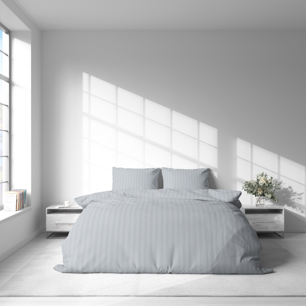 Premium satīna gultas veļas komplekts „Light Gray Stripe Satin“. Satīna gultas veļa, 140x200 cm, 200x200 cm. Mūsdienīgs kokvilnas gultas veļas komplekts gaiši pelēkām svītrām.