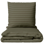 Premium satīns „Moss Green Stripe Satin“. Gultas veļas komplekti 150x200, 140x200 cm, 150x200 cm, 160x200 cm, 180x200 cm, 200x200 cm, 200x220 cm. Olīvzaļš svītrains gultas veļas komplekts