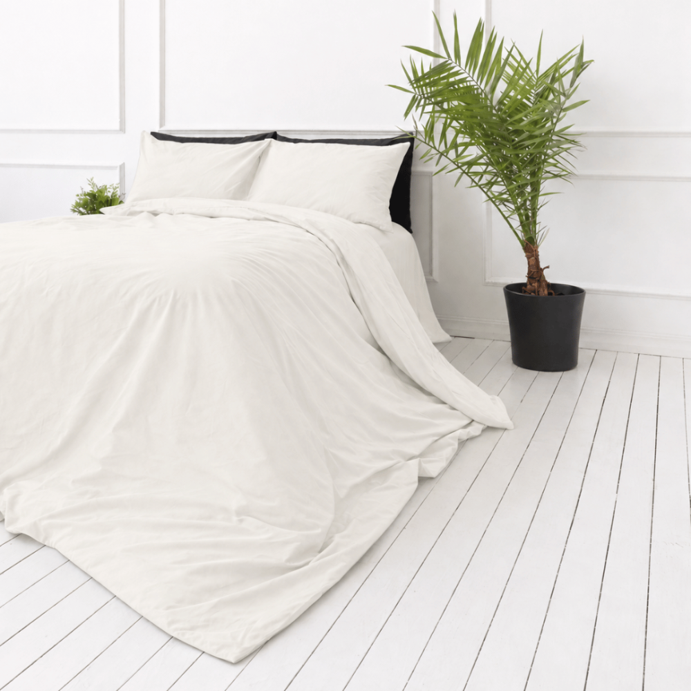 Premium satīns „Snow White sateen“. Mako satīna gultas veļa, 140x200 cm, 150x200 cm, 160x200 cm, 180x200 cm, 200x200 cm, 200x220 cm, 220x240 cm. Segas pārvalks un spilvendrānas ziloņkaula tonī.