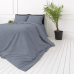 Premium satīns „Tradewinds sateen“. Mako satīna gultas veļa, 140x200 cm, 150x200 cm, 160x200 cm, 180x200 cm, 200x200 cm, 200x220 cm, 220x240 cm. Zilganpelēks segas pārvalks un spilvendrānas.
