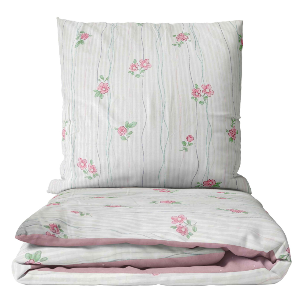 Satīna gultas veļa „Charming“. Satīna gultas veļa, 140x200 cm, 150x200 cm, 160x200 cm, 180x200 cm, 200x200 cm, 200x220 cm. Eleganta balta gultasveļa ar rozā rozēm un maziem ziediem uz vertikālām pelēkām līnijām.