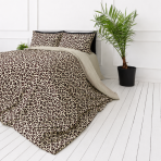 Satīna gultas veļa „Exotic Leopard“. Rakstaina gultas veļa, 140x200 cm, 200x200 cm, 200x220 cm. Smilšu krāsas gultas veļas komplekts ar melni brūniem leoparda motīviem Satīna gultas veļa „Exotic Leopard“. Rakstaina gultas veļa, 140x200 cm, 200x200 cm, 200x220 cm. Smilšu krāsas gultas veļas komplekts ar melni brūniem leoparda motīviem