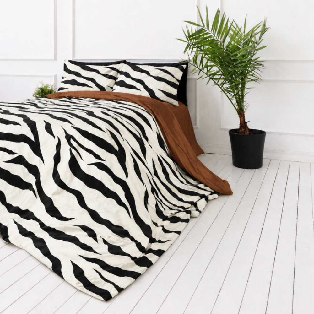 Satīna gultas veļa „Exotic Zebra“. Balta gultasveļa, 140x200 cm, 200x200 cm, 200x220 cm. Balta gultas veļa ar izteiksmīgām melnām zebras tipa svītrām Satīna gultas veļa „Exotic Zebra“. Balta gultasveļa, 140x200 cm, 200x200 cm, 200x220 cm. Balta gultas veļa ar izteiksmīgām melnām zebras tipa svītrām