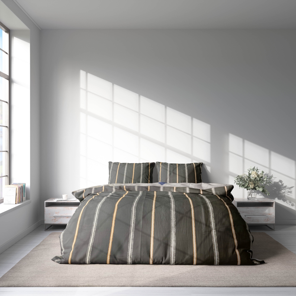 Satīna gultas veļa „Tones“. Satīna gultas veļa, 140x200 cm, 150x200 cm, 160x200 cm, 180x200 cm, 200x200 cm, 200x220 cm. Moderns tumši pelēks gultasveļas komplekts ar stilīgām vertikālām līnijām pelēkā, baltā un oranžā krāsā.
