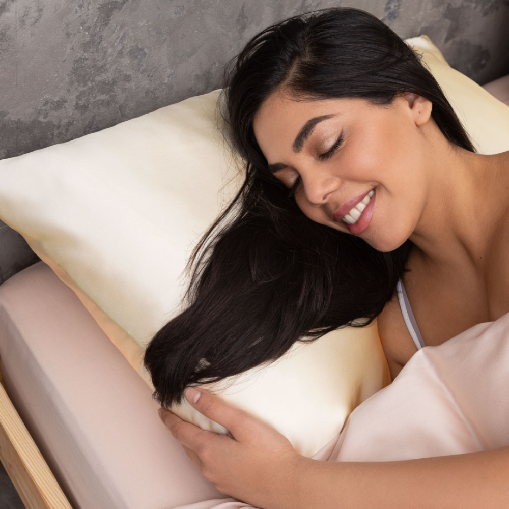 Zīda spilvendrāna „Cream“. Spilvendrānas 50x70. Zīda spilvendrāna skaistumam un ērtam miegam elegantā iepakojumā.