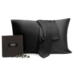 Zīda spilvendrāna „Obsidian Silk“. Zīda spilvendrāna. Melna zīda spilvena pārvalks ar elegantu spīdumu, kas piešķir greznību un izsmalcinātību.