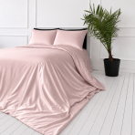 Zīda gultas veļas komplekts „Antico Silk“. Vienkrāsaina gultas veļa, 200x220 cm. Vienkrāsains rozā zīda gultas veļas komplekts elegantai guļamistabai Zīda gultas veļas komplekts „Antico Silk“. Vienkrāsaina gultas veļa, 200x220 cm. Vienkrāsains rozā zīda gultas veļas komplekts elegantai guļamistabai