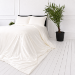 Zīda gultas veļas komplekts „Pearl White Silk“. Vienkrāsaina gultas veļa, 200x220 cm. Elegants krēmkrāsas gultas veļas komplekts ar zīda spīdumu.