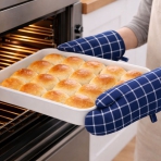 Virtuves cimds „Ocean Shade glove“. Virtuves cimdi. Kokvilnas cepeškrāsns cimds ar zilu un baltu rūtainu rakstu