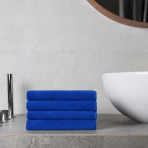 Vannas dvielis „Dark blue towel“, 70x140 cm. Vienmērīgi zilas krāsas dvielis ar smalku virsmu Vannas dvielis „Dark blue towel“, 70x140 cm. Vienmērīgi zilas krāsas dvielis ar smalku virsmu