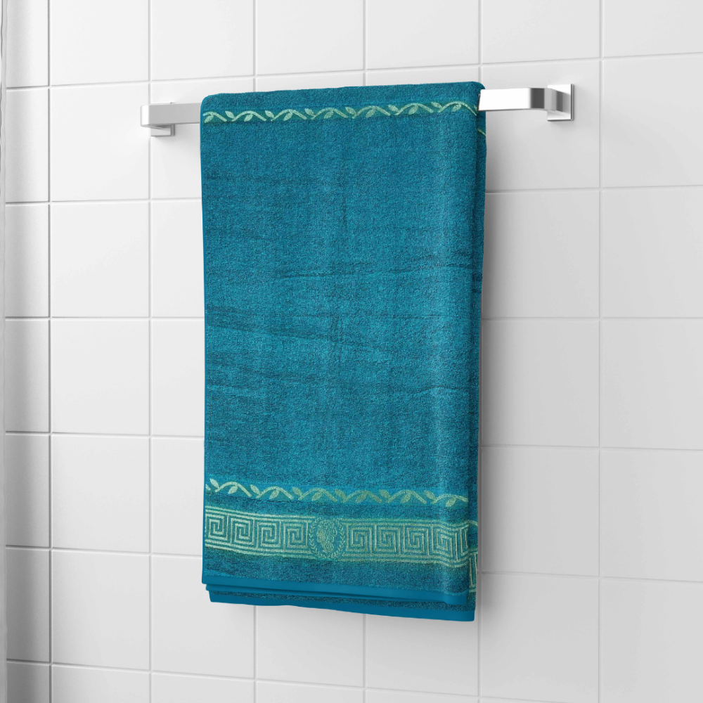 Vannas dvielis „Teal olympian“. Dvieļi, 50x100 cm, 70x140 cm. Elegants tirkīza krāsas dvielis, kas rada mājīgu un greznu atmosfēru vannas istabā.